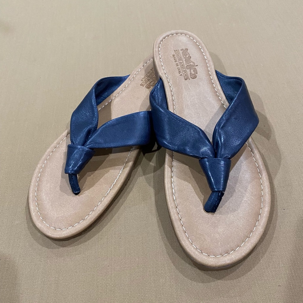 NWOT Coach and Four leather sandals